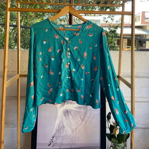 ONLY Floral Tops. Size - 42 - Picture 8 of 8